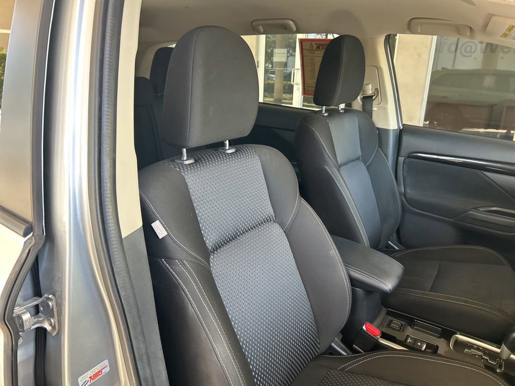 Used 2019 Mitsubishi Outlander ES image 18