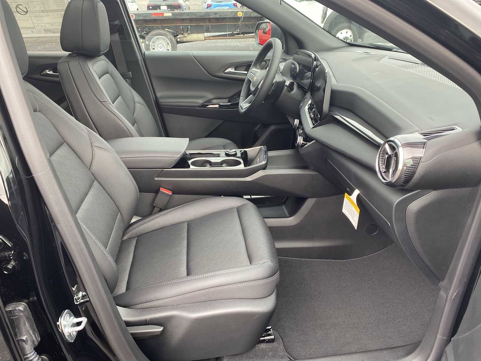 New 2026 Chevrolet Equinox LT w/ Convenience Package II image 27