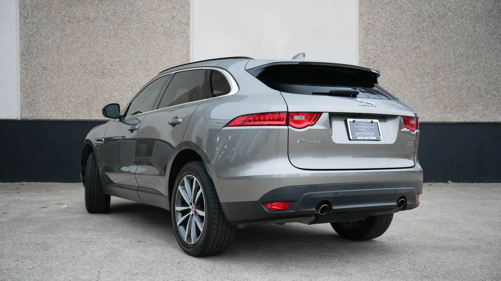 Used 2018 Jaguar F-PACE Prestige image 15