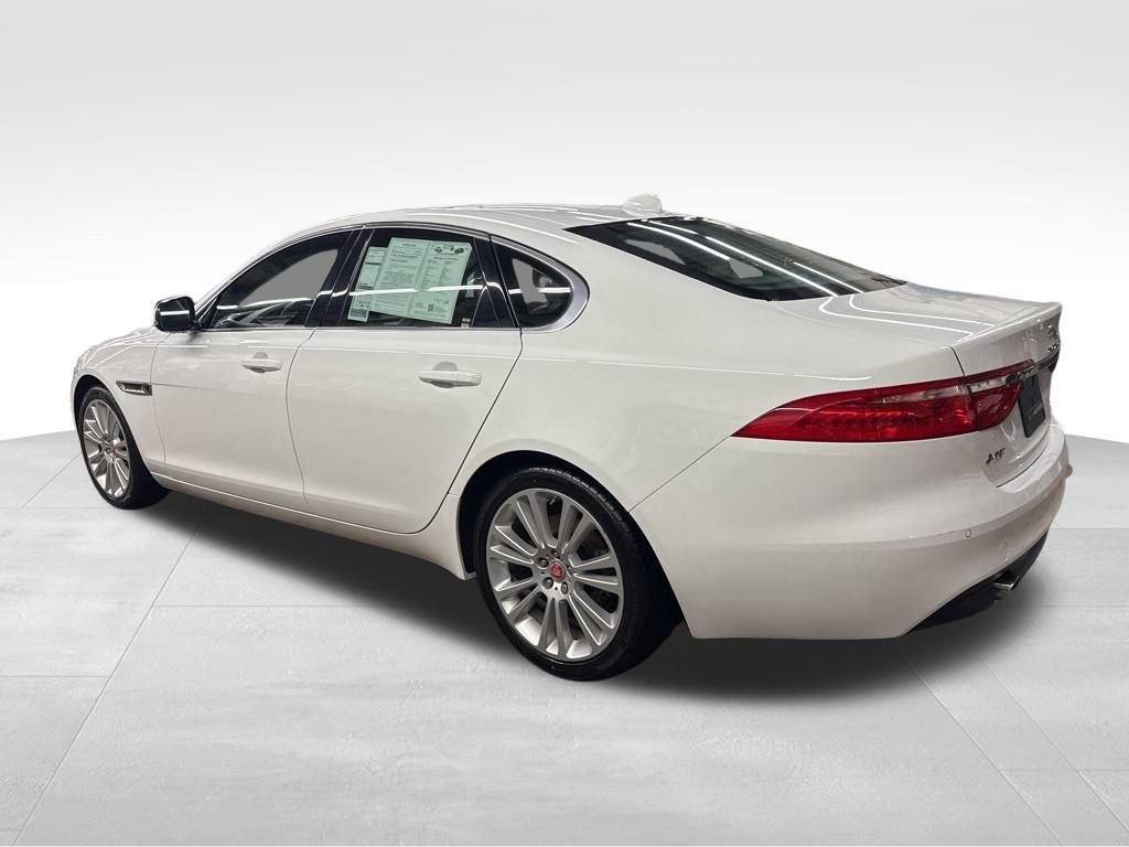 Used 2020 Jaguar XF Premium image 3