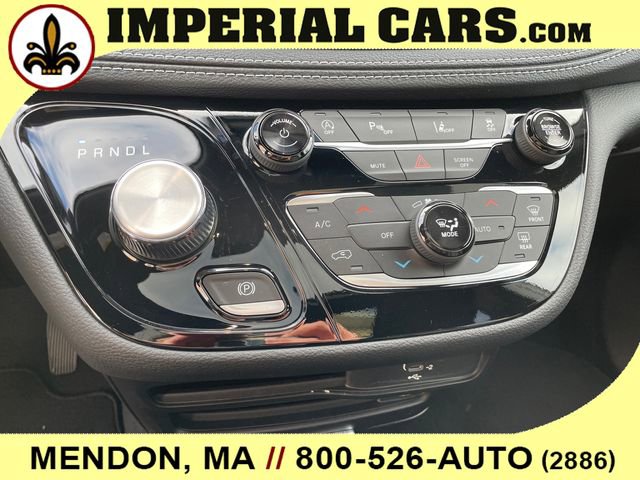 New 2026 Chrysler Pacifica Select image 36