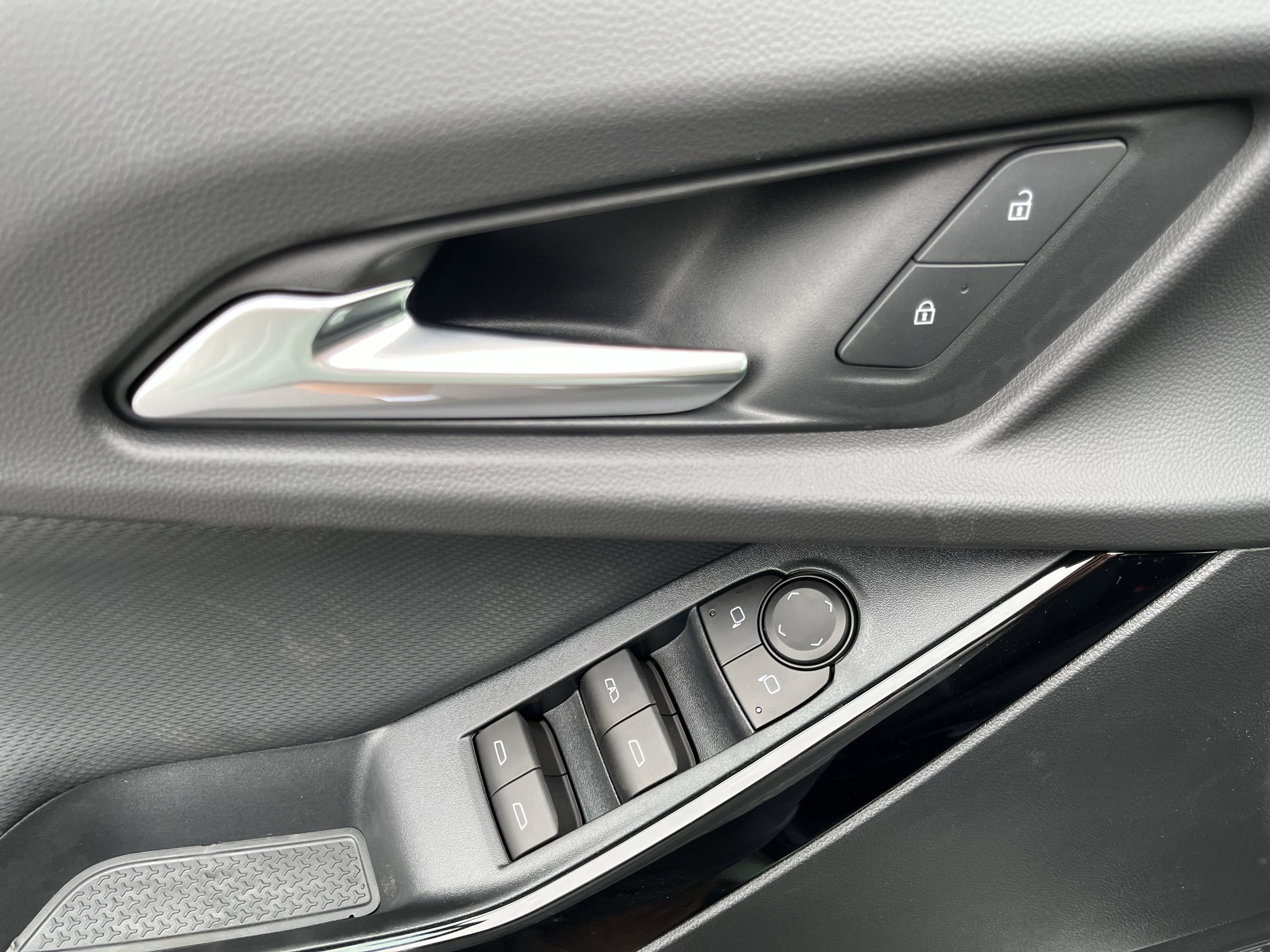 New 2026 Chevrolet Equinox LT w/ Safety and Technology Package image 19