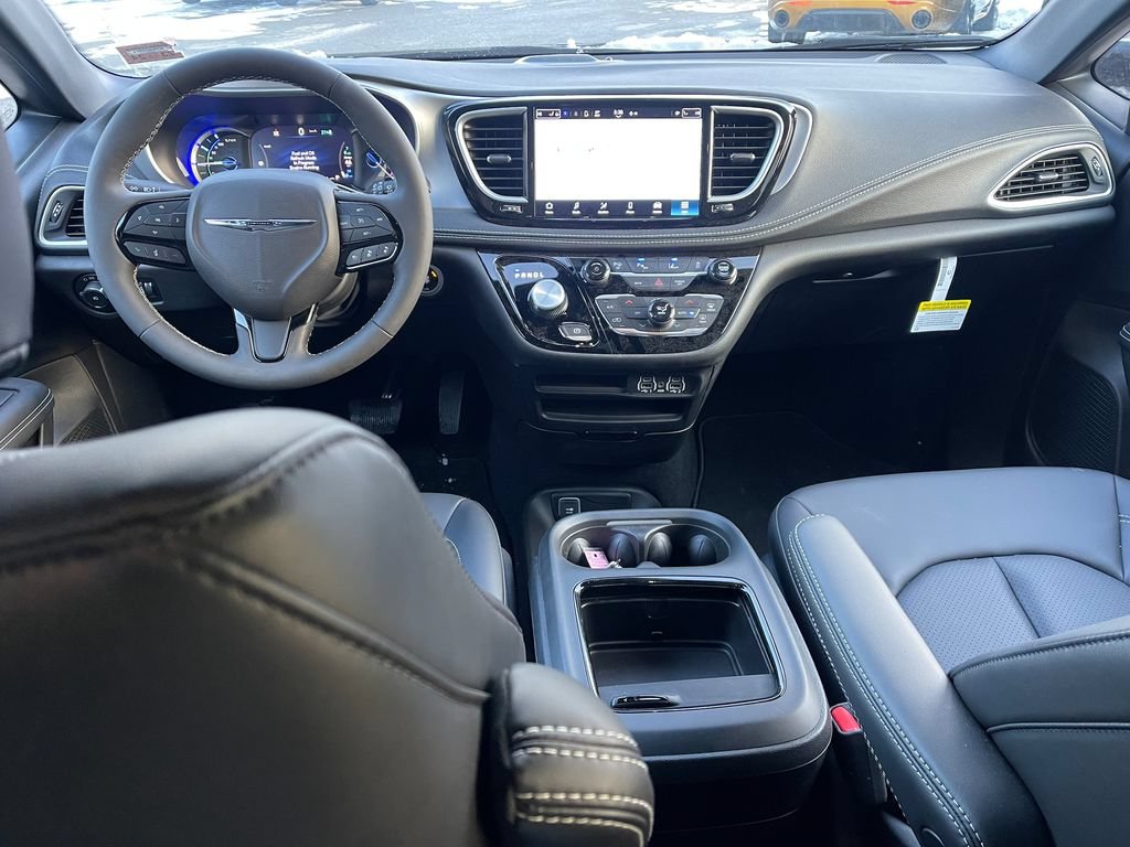 New 2023 Chrysler Pacifica Touring-L w/ S Appearance Package FWD image 16