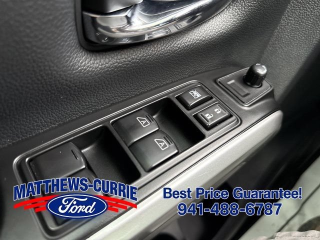 Used 2023 Nissan Titan SV AWD/4WD image 26