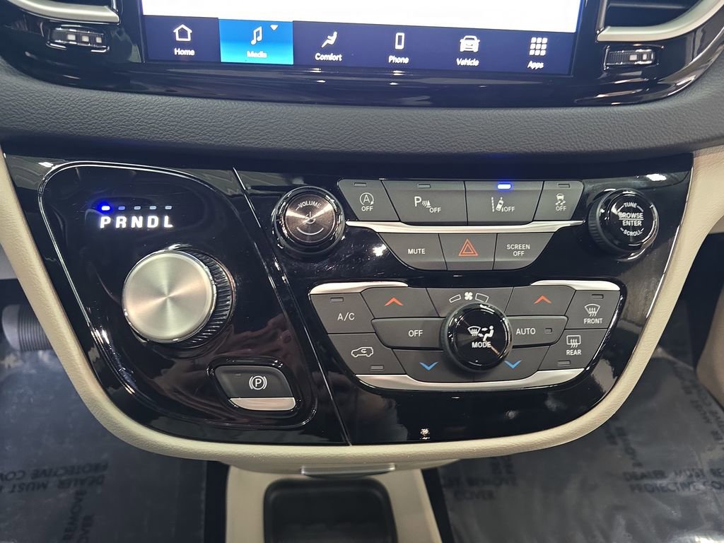 Certified 2024 Chrysler Pacifica Touring-L FWD image 23