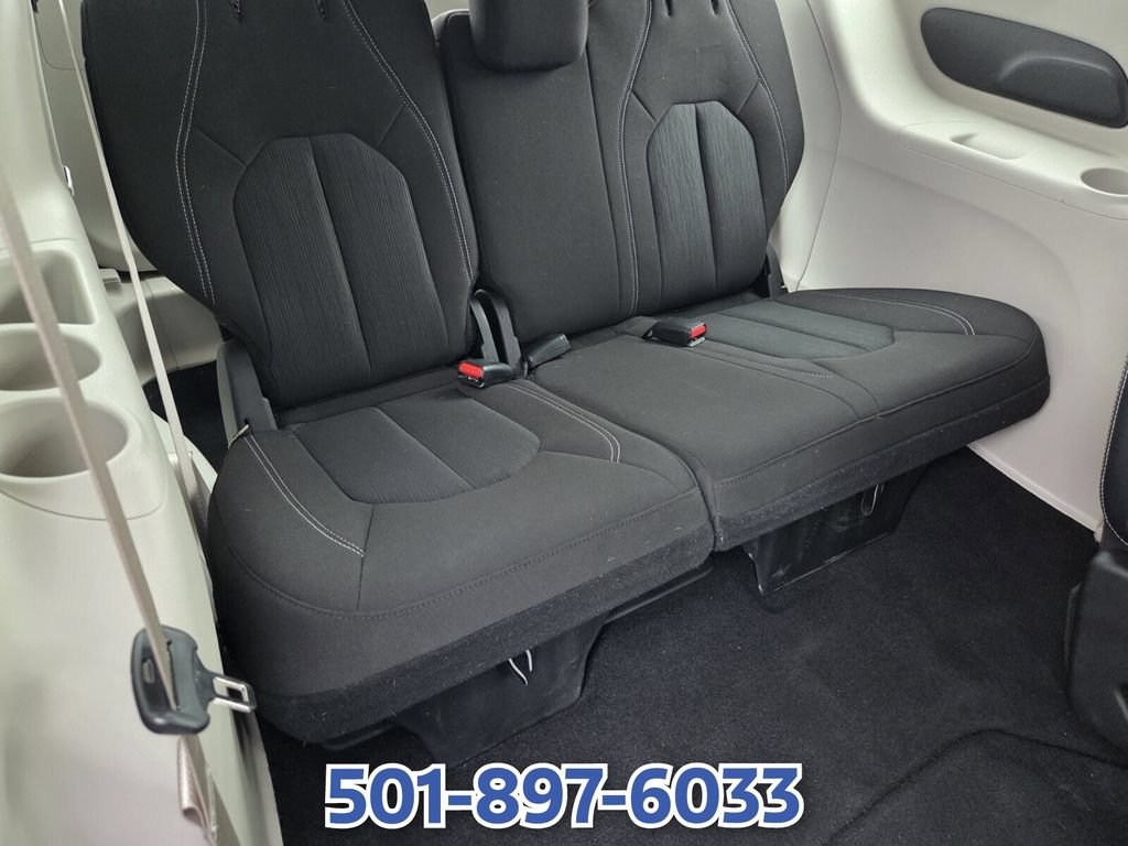Used 2022 Chrysler Voyager LX FWD image 14