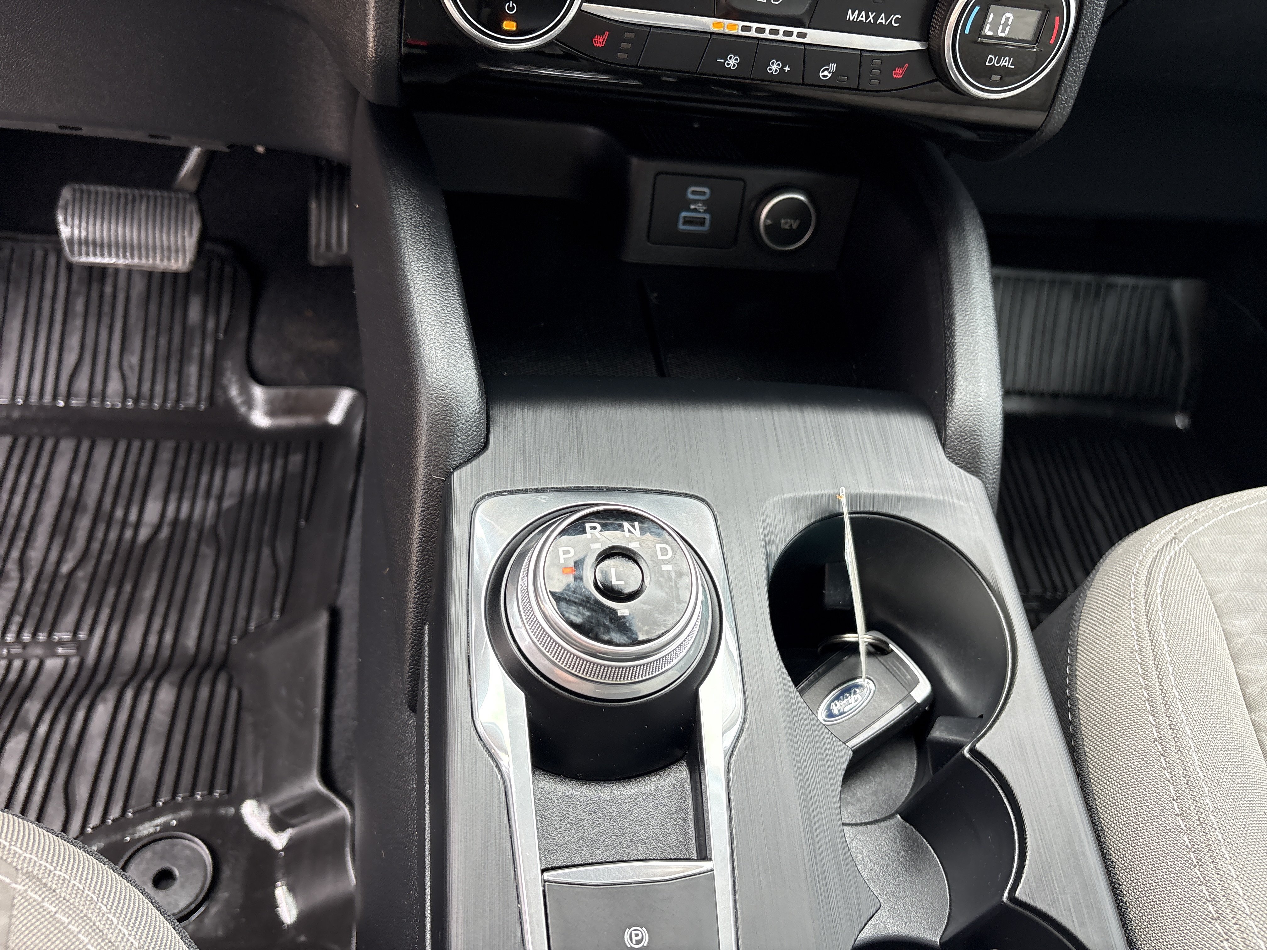 Used 2021 Ford Escape SE w/ SE Sport Appearance Package FWD image 16