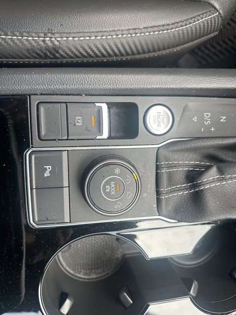 Used 2022 Volkswagen Atlas Cross Sport SE w/ Black Wheel Package AWD/4WD image 16