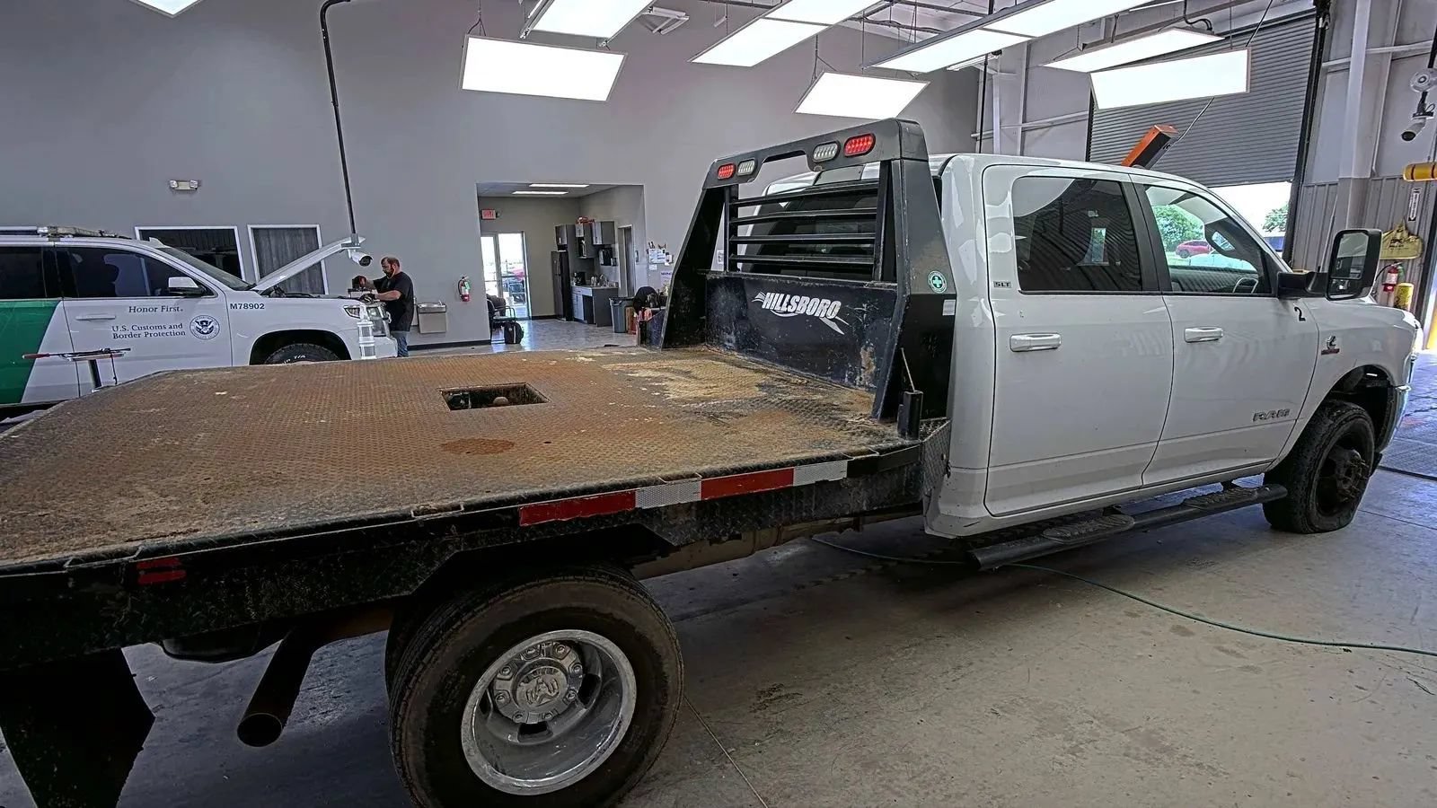 Used 2020 RAM 3500 4x4 Crew Cab SLT DRW w/ Quick Order Package 2YG SLT image 4