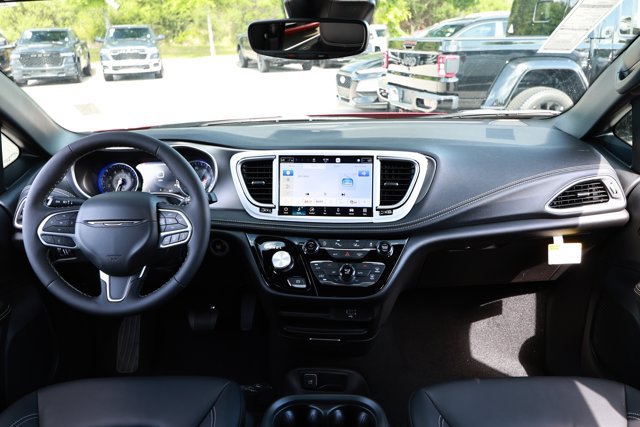 New 2027 Chrysler Pacifica Select FWD image 31