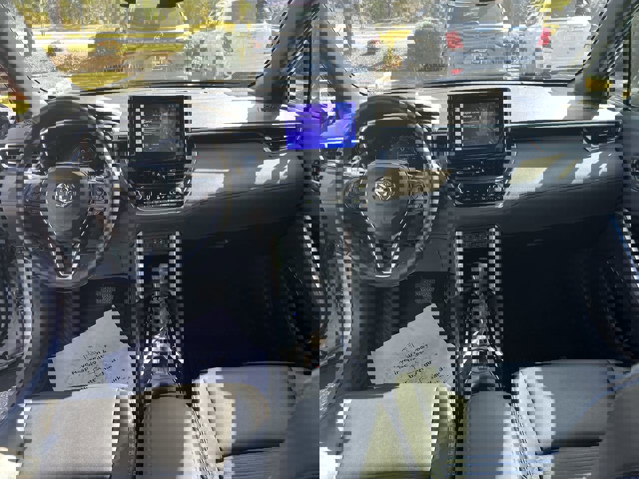 Used 2024 Toyota Corolla Cross XSE w/ Convenience Package image 31