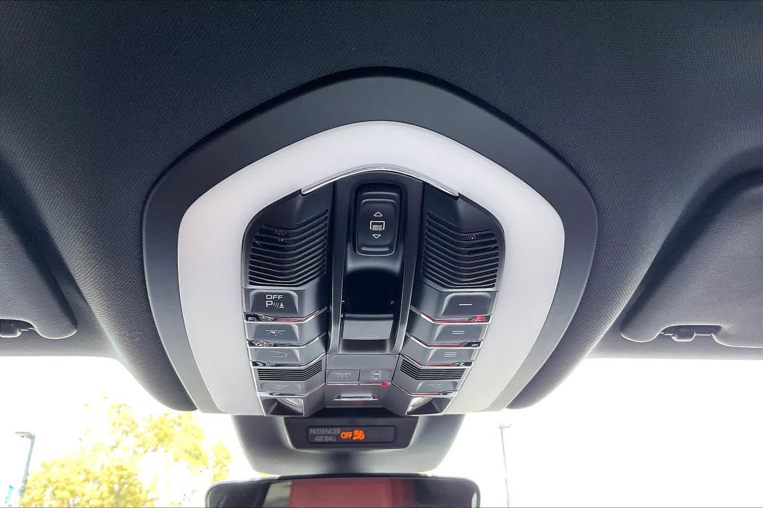 Used 2023 Porsche Macan S AWD/4WD image 32