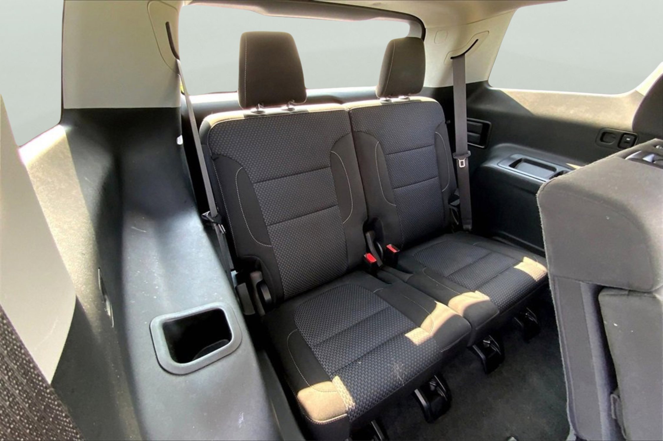 Used 2023 GMC Acadia SLE image 23