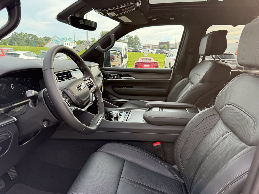 New 2026 Jeep Grand Wagoneer Summit AWD/4WD image 9