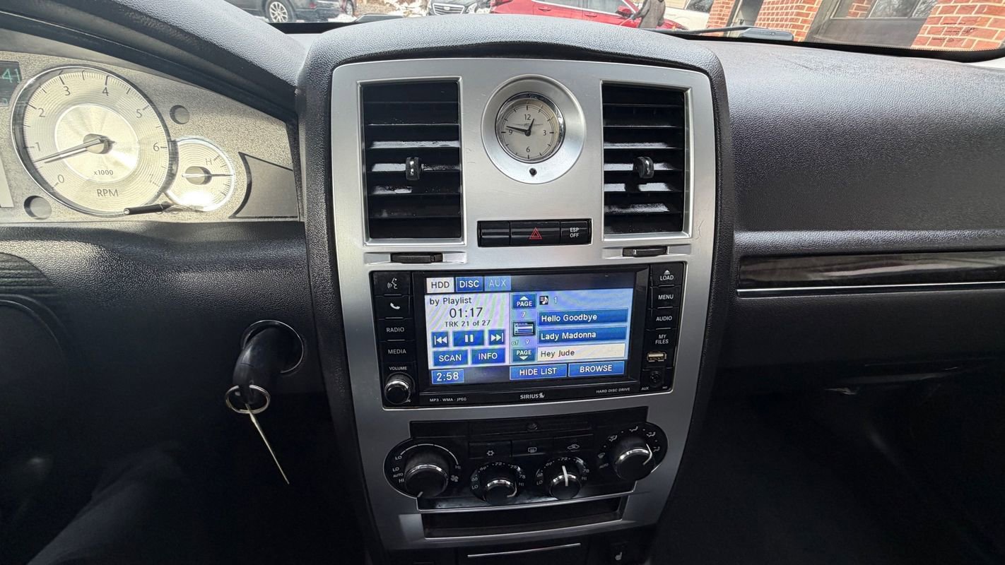 Used 2010 Chrysler 300 S image 12