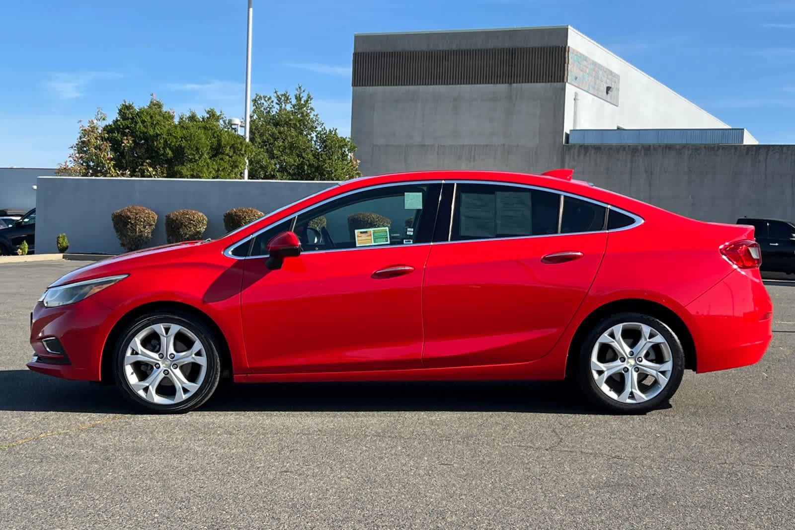 Used 2018 Chevrolet Cruze Premier FWD image 9