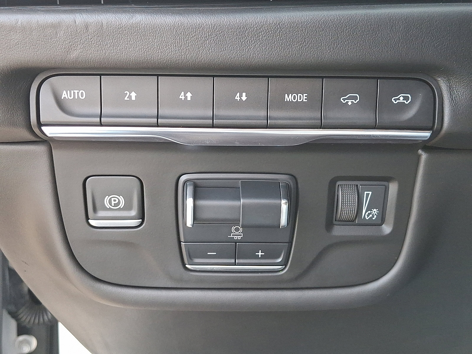 Certified 2025 Cadillac Escalade ESV Sport Platinum w/ LPO, Floor Liner Package AWD/4WD image 31