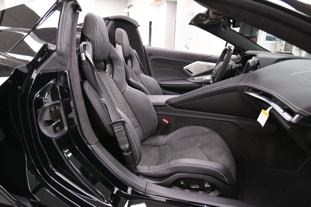 Used 2024 Chevrolet Corvette Z06 RWD image 32
