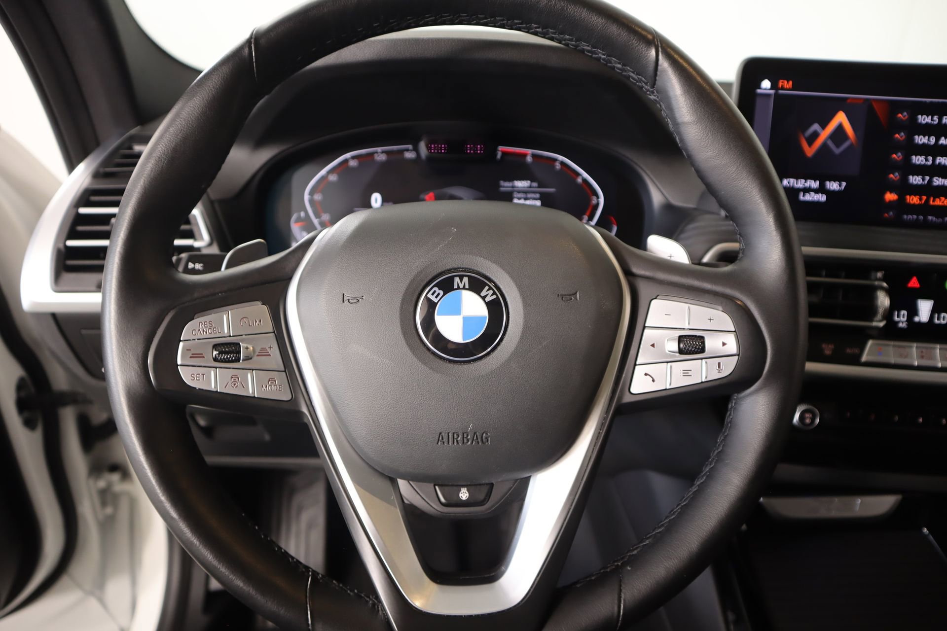 Used 2024 BMW X3 xDrive30i w/ Premium Package AWD/4WD image 3