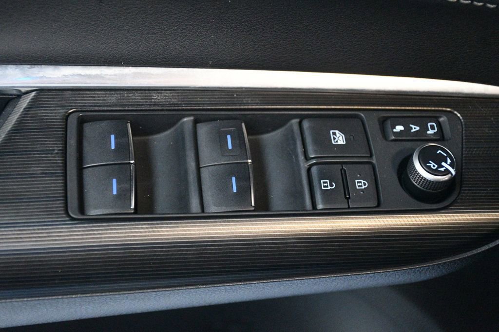 Used 2022 Toyota Venza XLE image 73