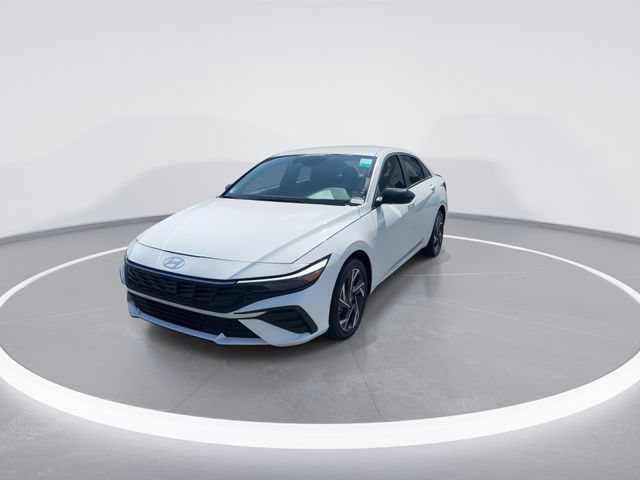Certified 2025 Hyundai Elantra SEL FWD image 4
