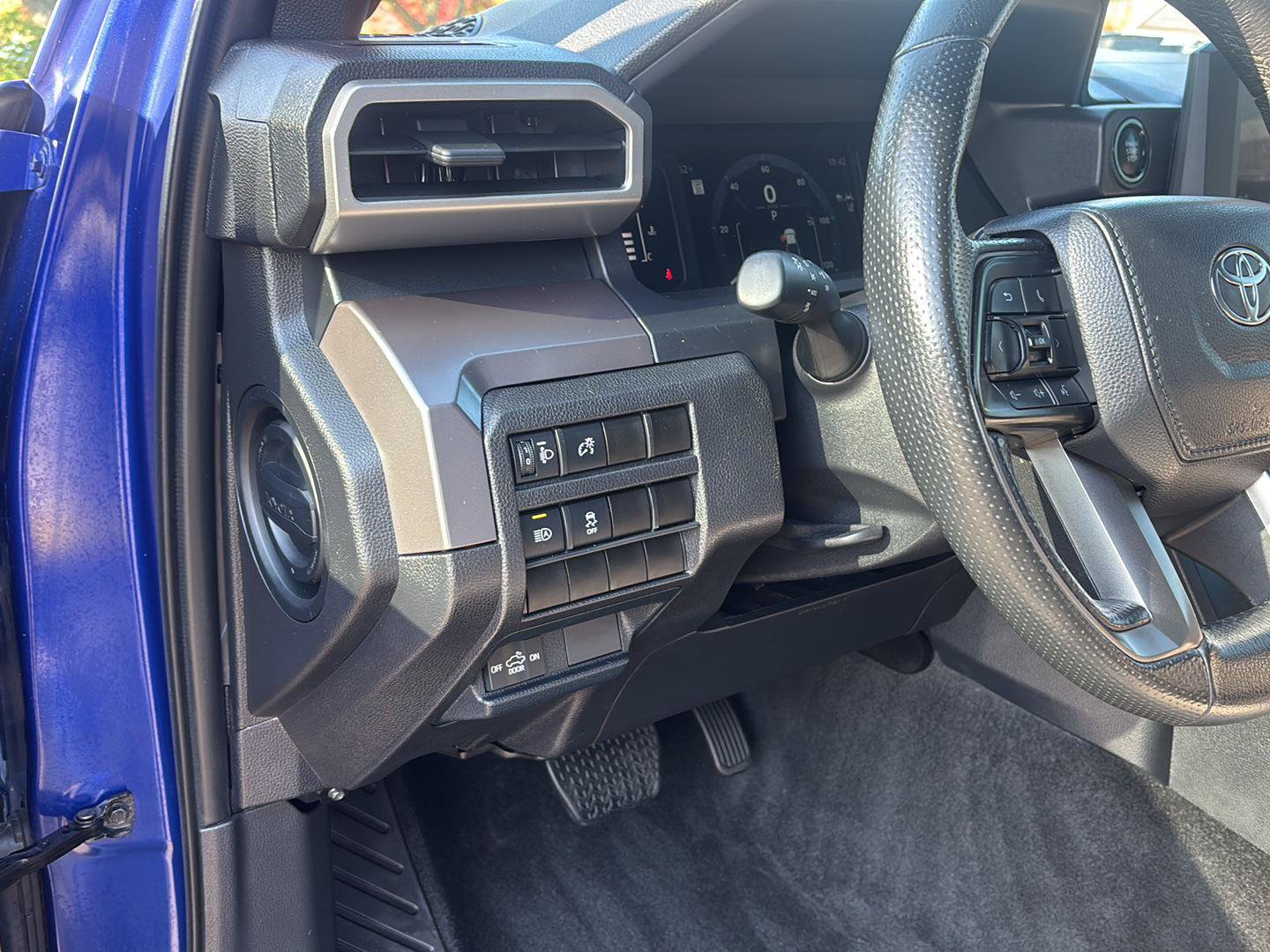 Used 2024 Toyota Tacoma SR5 w/ SR5 Upgrade Package AWD/4WD image 23