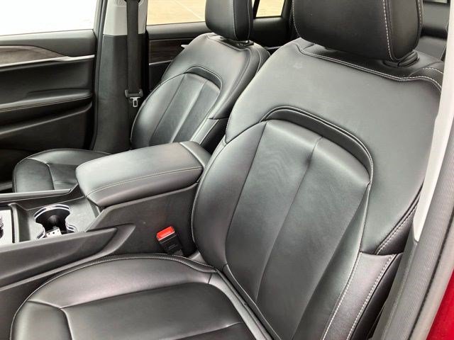 Certified 2023 Jeep Grand Cherokee Limited w/ Black Appearance Package AWD/4WD image 12