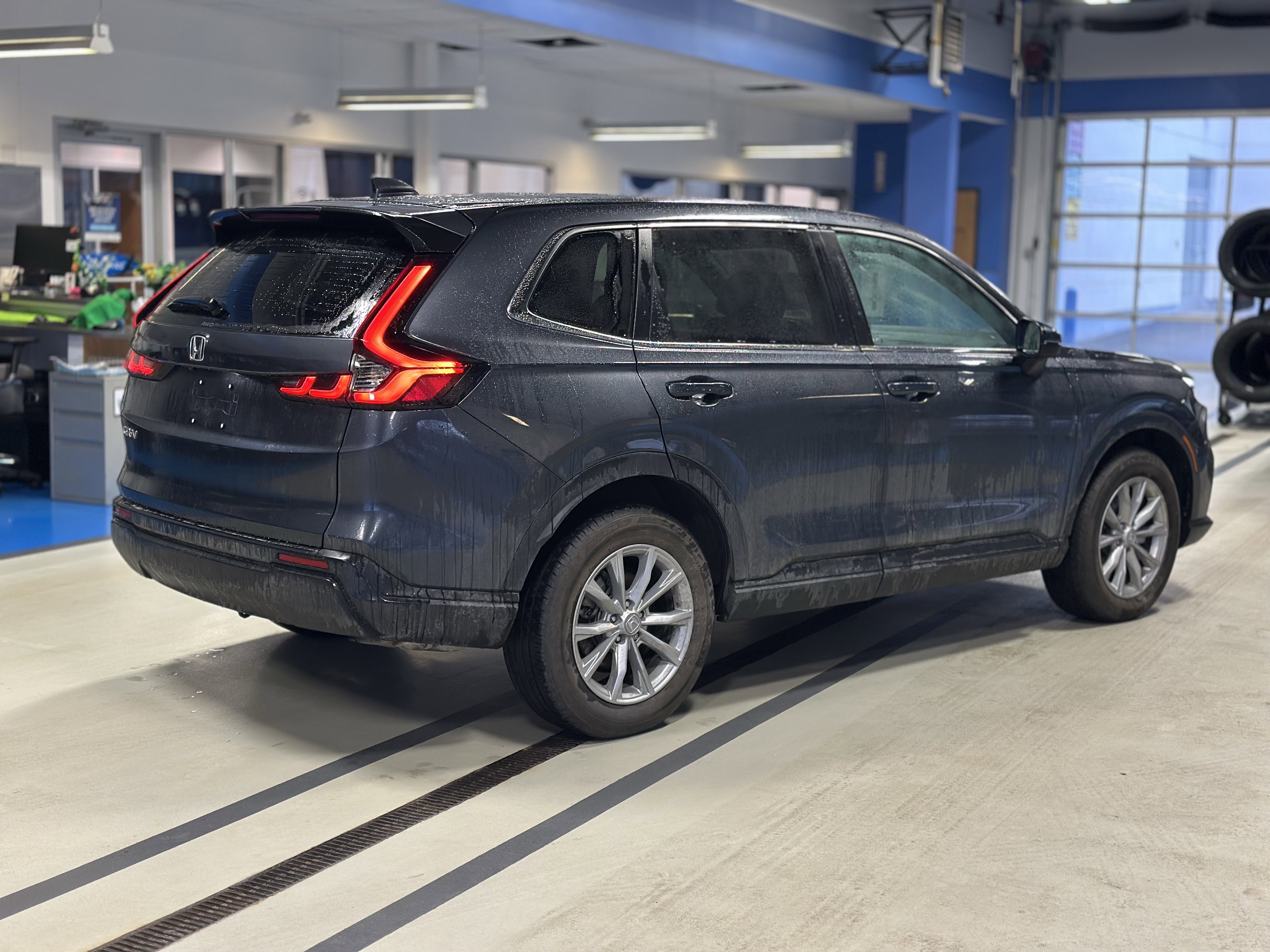 Used 2025 Honda CR-V EX image 5