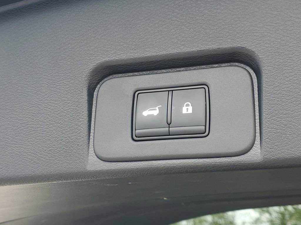 Used 2025 Nissan Rogue SV AWD/4WD image 9