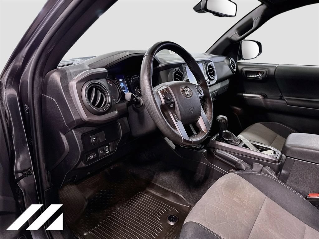 Used 2022 Toyota Tacoma TRD Off-Road w/ Technology Package AWD/4WD image 9