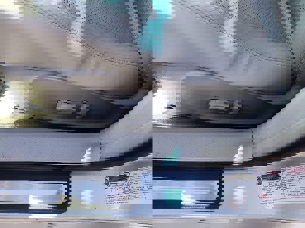 Used 2010 INFINITI G37 Journey w/ Premium Pkg image 12