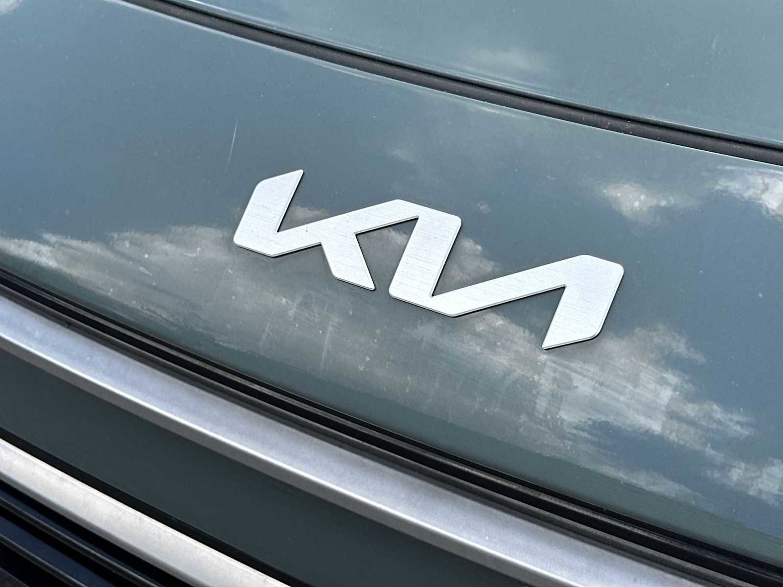 Used 2023 Kia Niro EX Touring image 10