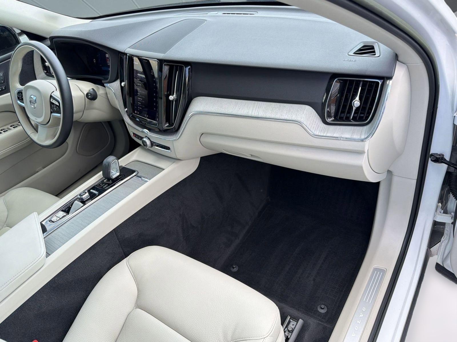 Certified 2023 Volvo XC60 B5 Plus w/ Protection Package Premier FWD image 31