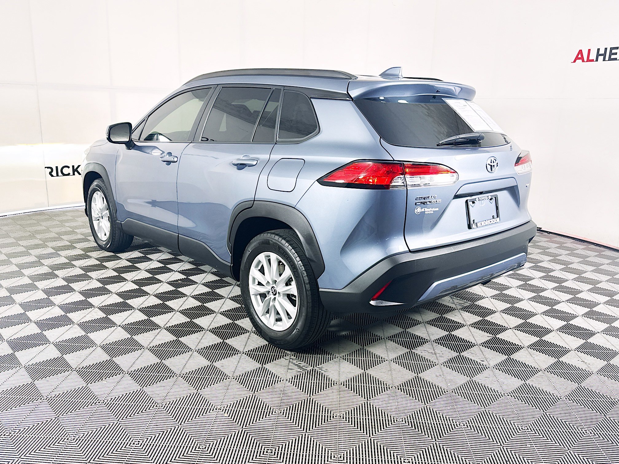 Used 2022 Toyota Corolla Cross LE image 5