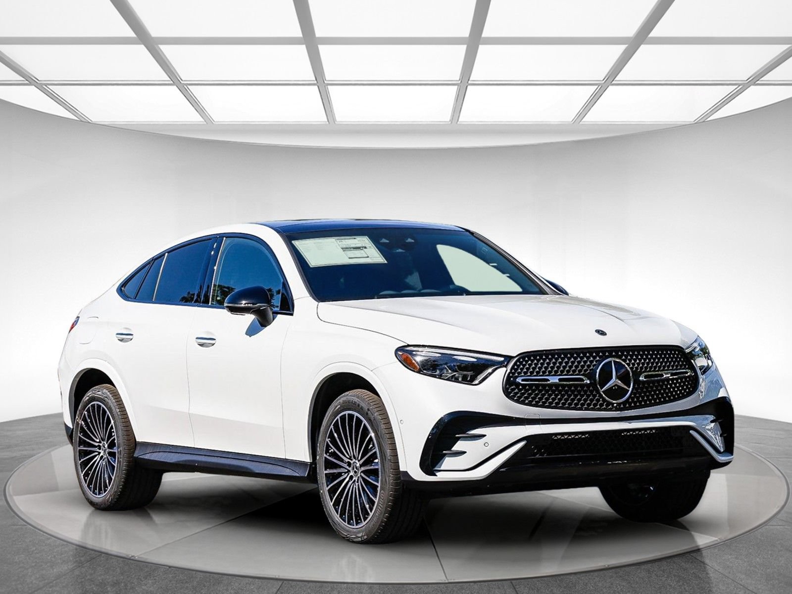 Used 2025 Mercedes-Benz GLC 300 4MATIC image 5