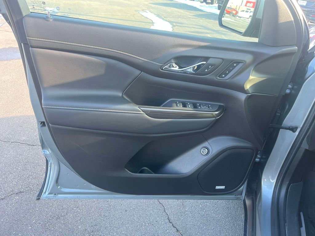 Used 2023 GMC Acadia SLT w/ Technology Package image 18