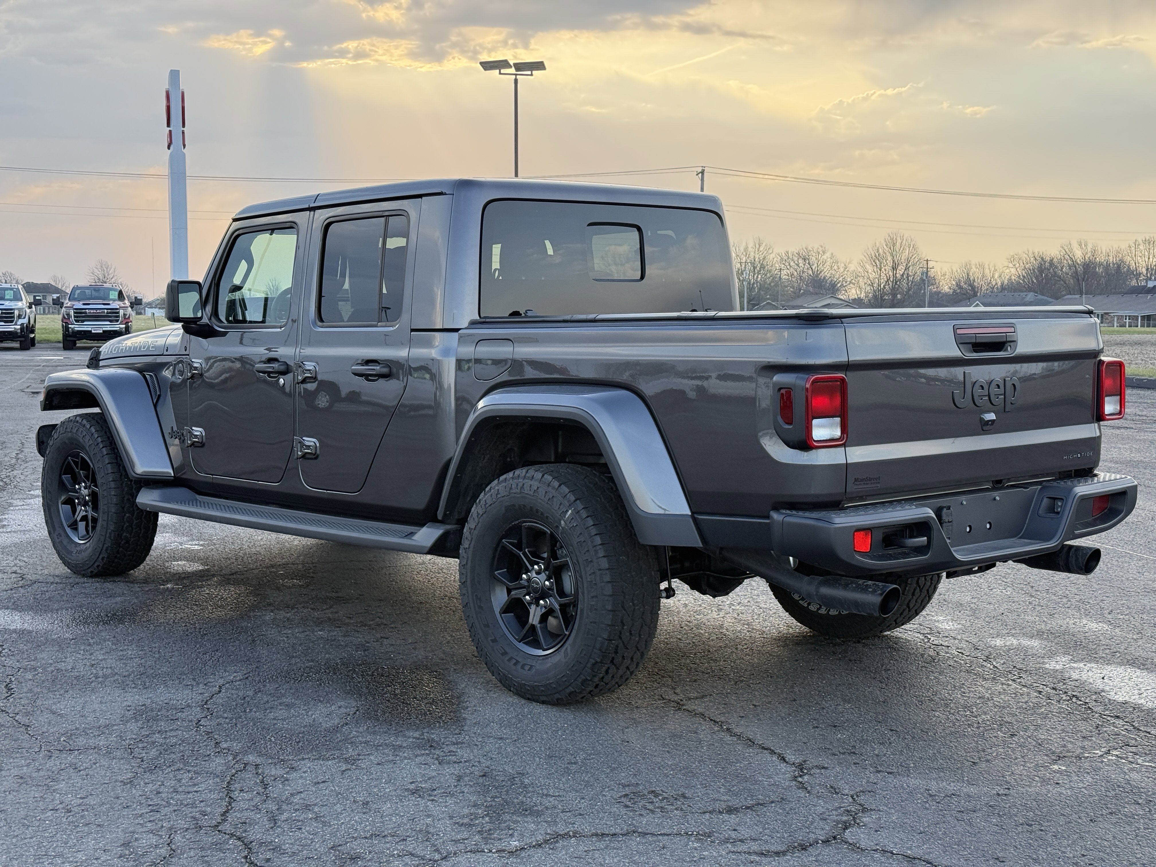 Used 2025 Jeep Gladiator Sport image 5