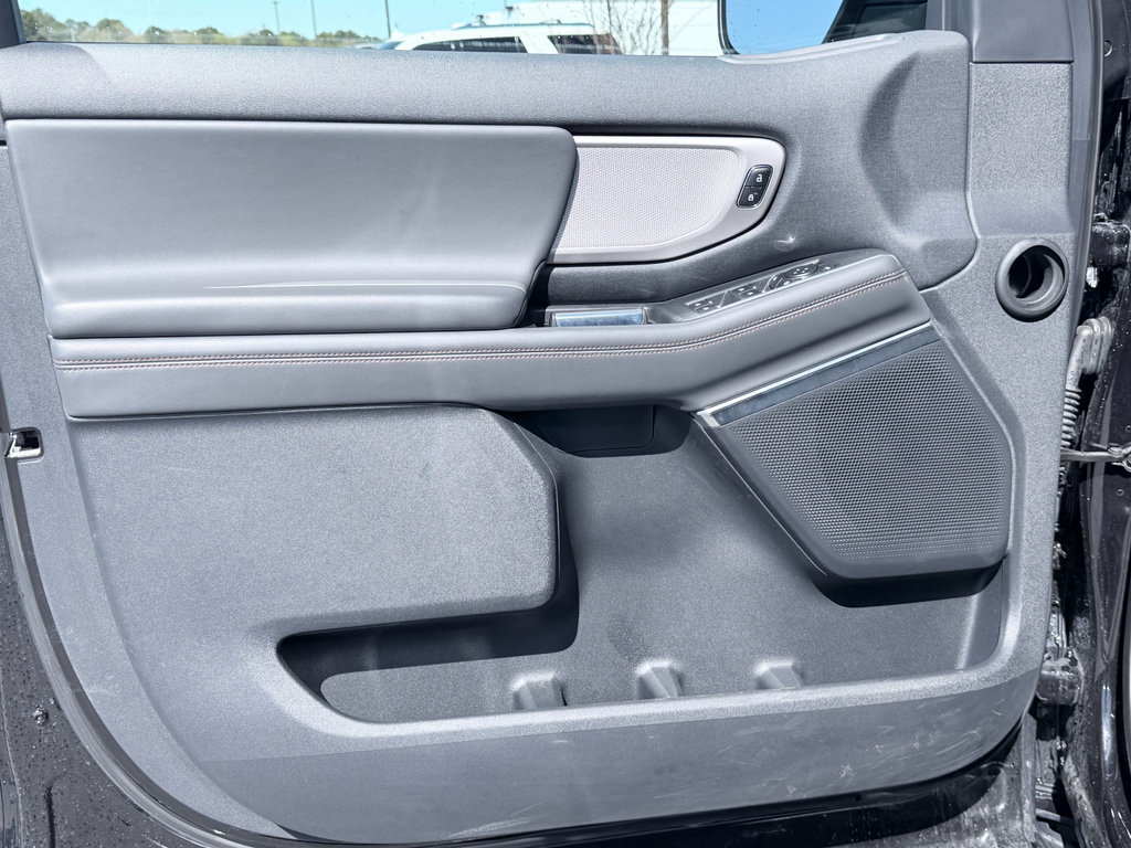 Used 2025 Ford Expedition Active AWD/4WD image 32