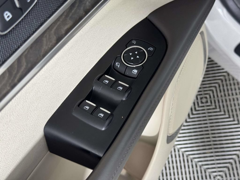 Used 2019 Lincoln Nautilus Select AWD/4WD image 18