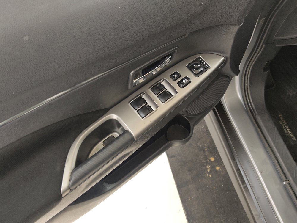 Used 2020 Mitsubishi Outlander Sport SE AWD/4WD image 27