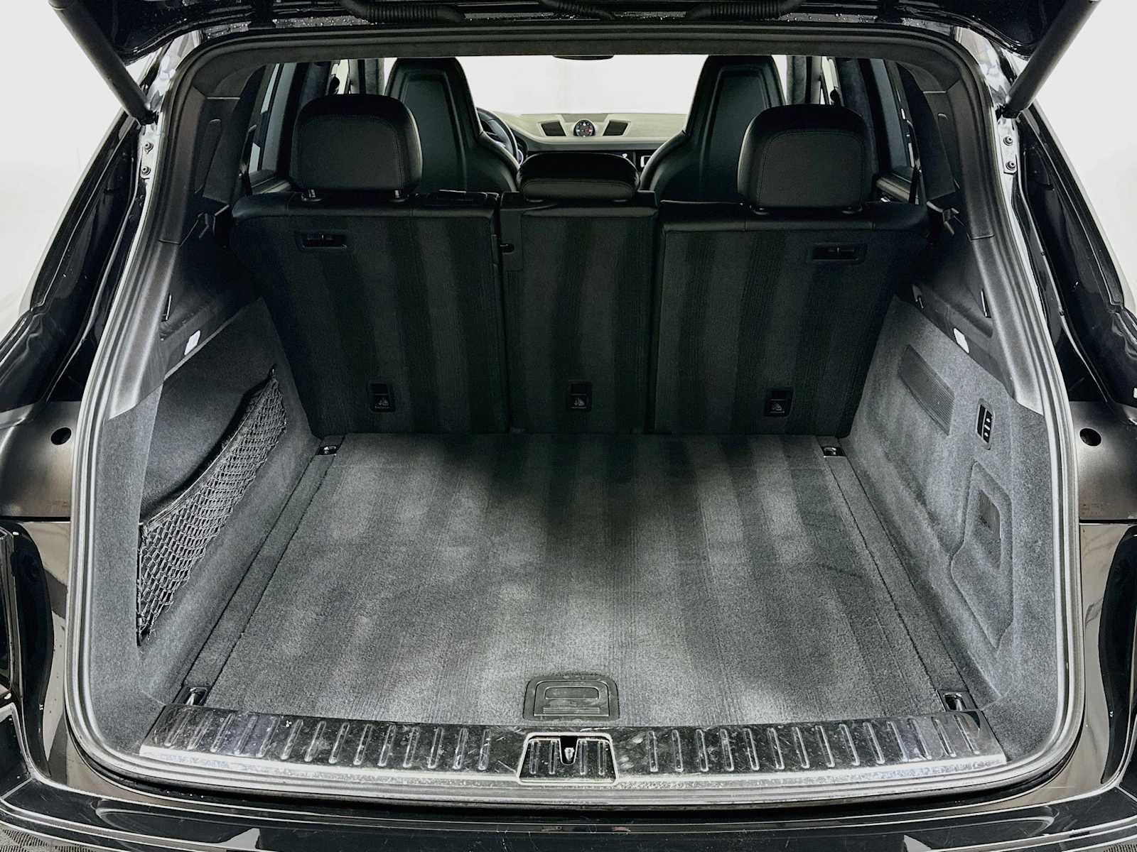 Certified 2023 Porsche Cayenne Turbo AWD/4WD image 28