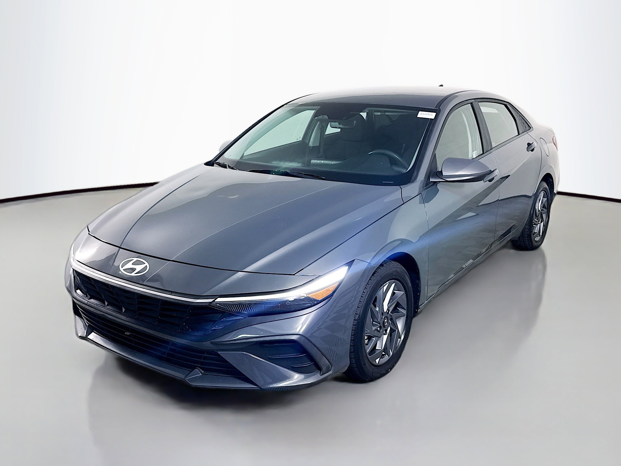 Used 2024 Hyundai Elantra SEL image 4