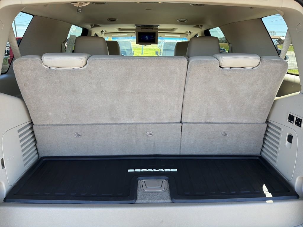 Used 2018 Cadillac Escalade Premium Luxury AWD/4WD image 10