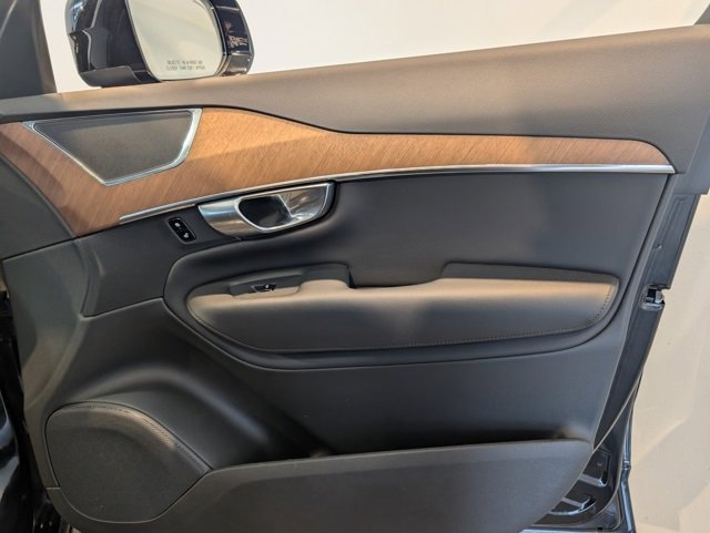 Used 2023 Volvo XC90 B5 Plus w/ Protection Package Premier image 29