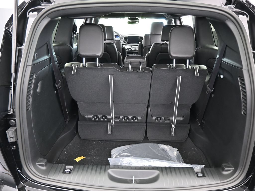 New 2026 Chrysler Pacifica Select w/ S Appearance Package FWD image 37