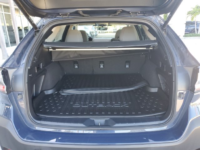 Used 2025 Subaru Outback Premium AWD/4WD image 6
