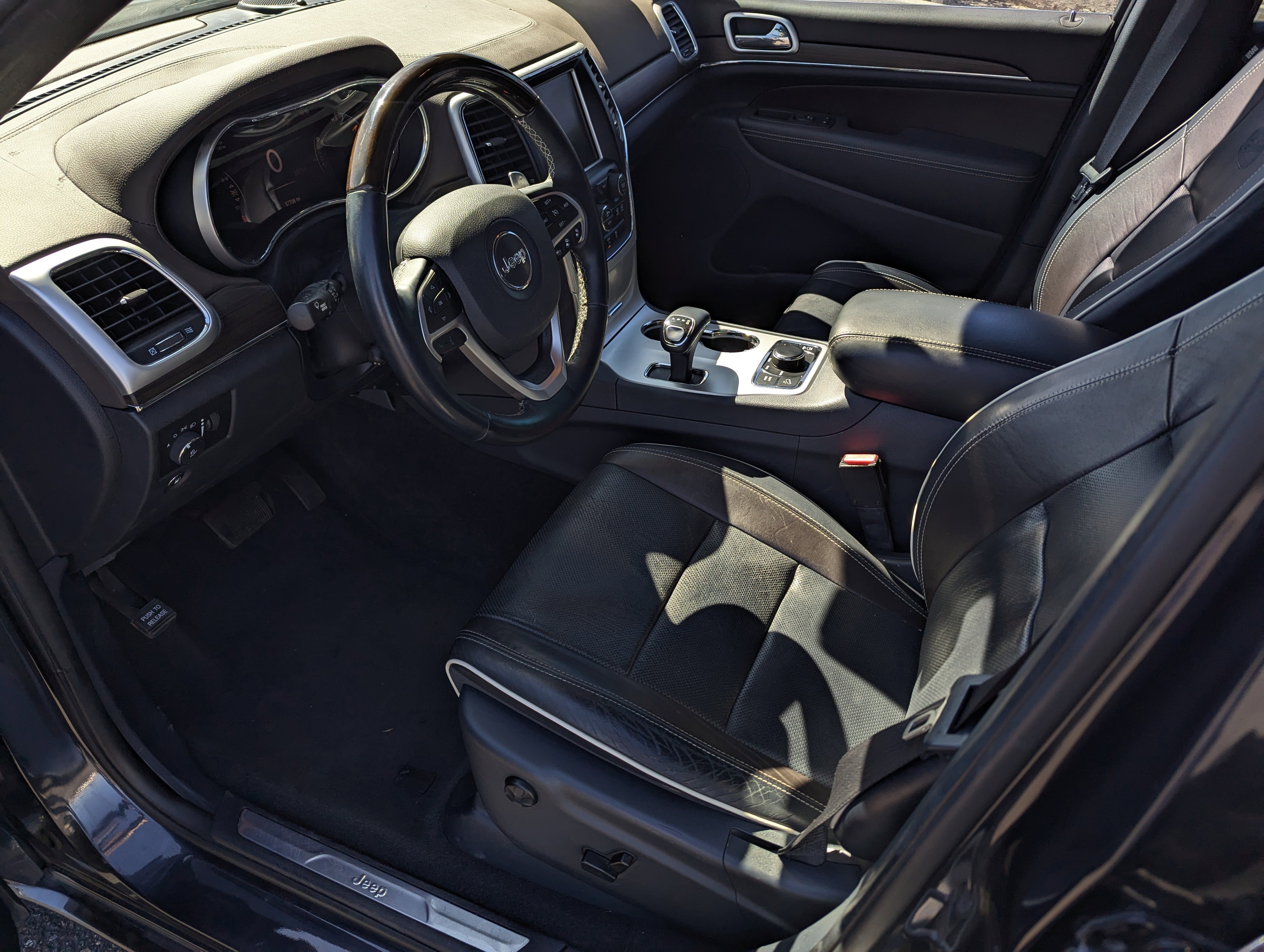 Used 2014 Jeep Grand Cherokee Overland w/ Advanced Technology Group image 9