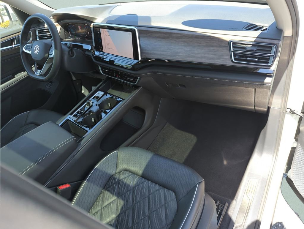 Used 2024 Volkswagen Atlas SEL Premium R-Line image 23