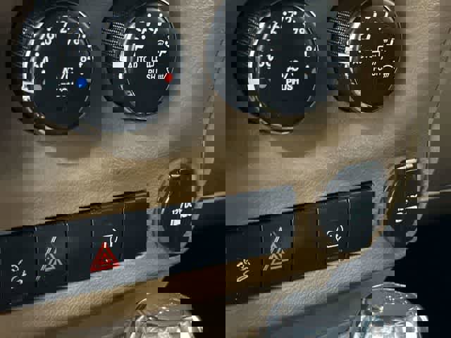 Used 2011 Jeep Wrangler Unlimited Rubicon w/ Connectivity Group image 25