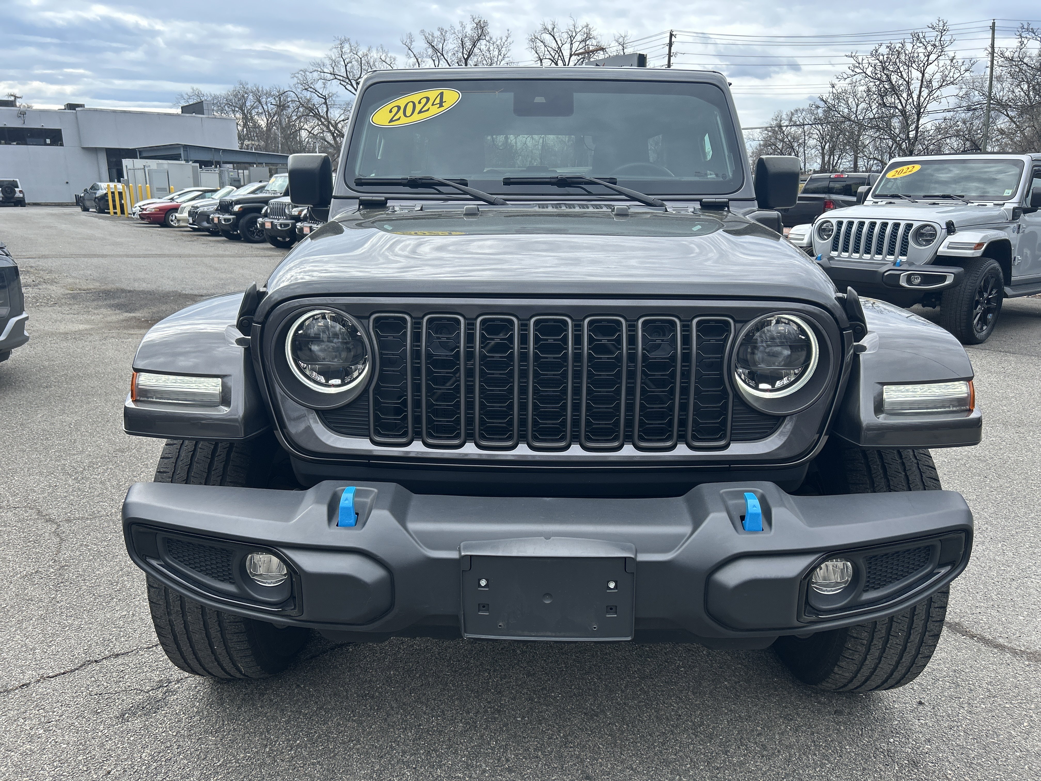 Used 2024 Jeep Wrangler Unlimited w/ Convenience Group AWD/4WD image 3